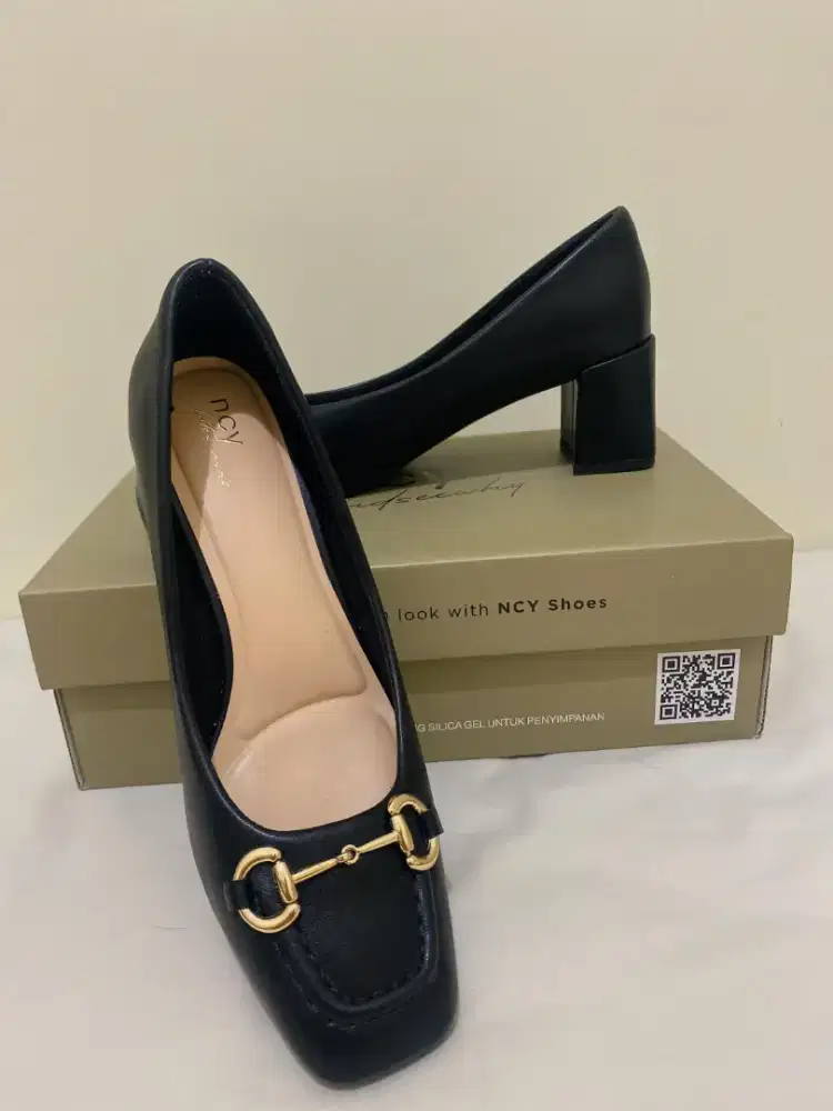 Like New NCY Shoes Heels Size 36