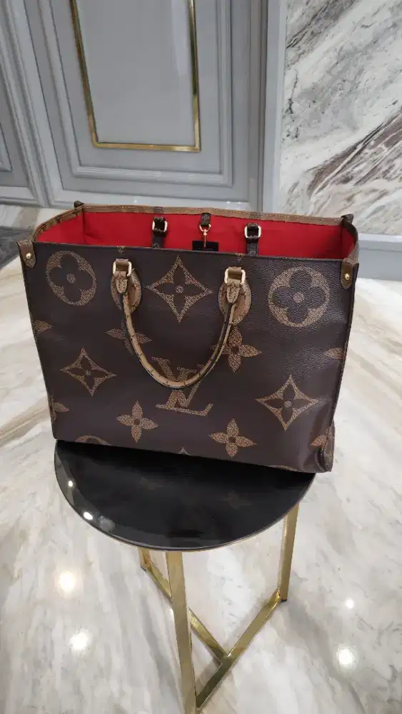 Tas LV on the go