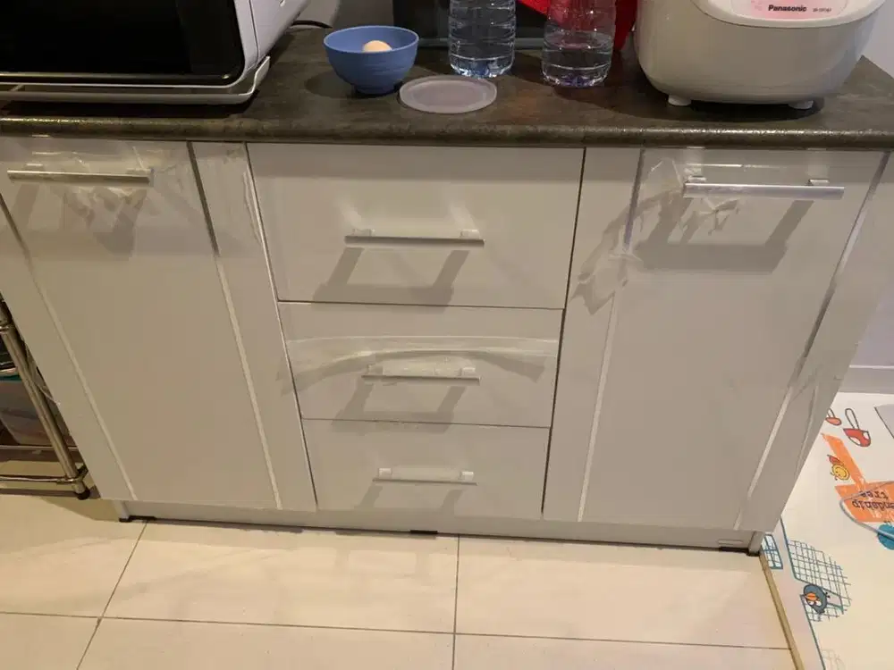 meja laci KOKOH msh baru bgt