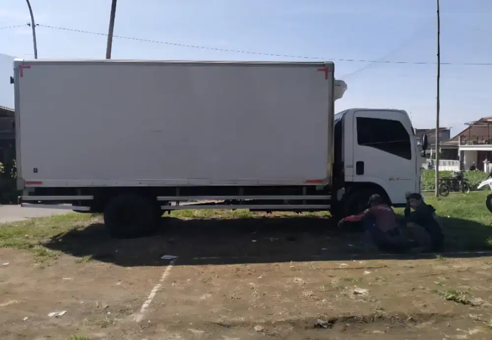 Isuzu Elef NMR71 SDLong Freezer Pendingin
