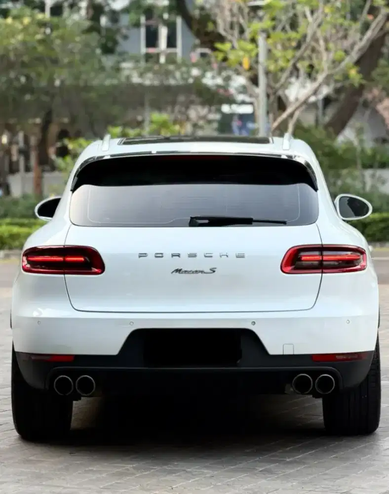 MURAH CASH. PORSCHE MACAN S Turbo 2015 cayenne 2014 levante