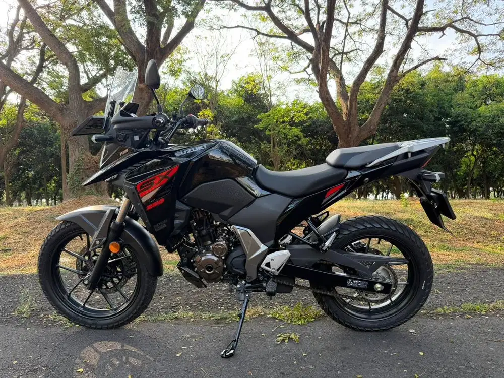 Suzuki V-Strom Tahun 2025 SX ABS Warna Hitam Type DS250