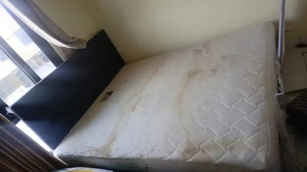 Kasur bekas udah lama D gudang. Sayang gak kepake