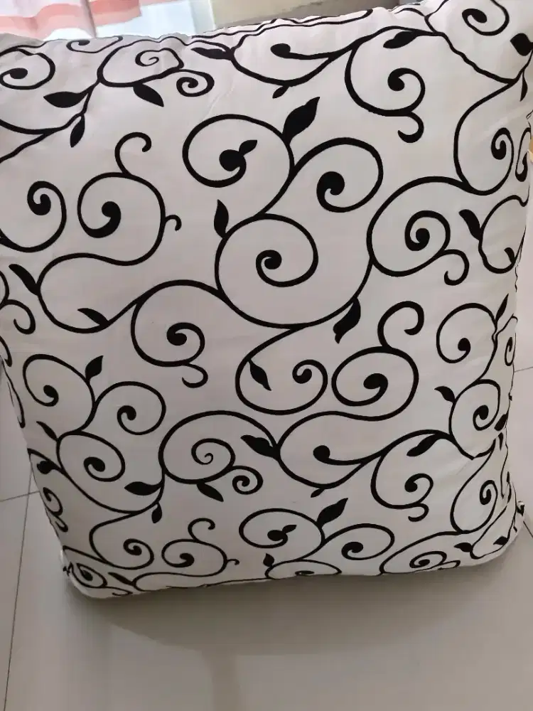 Bantal empuk serbafungsi