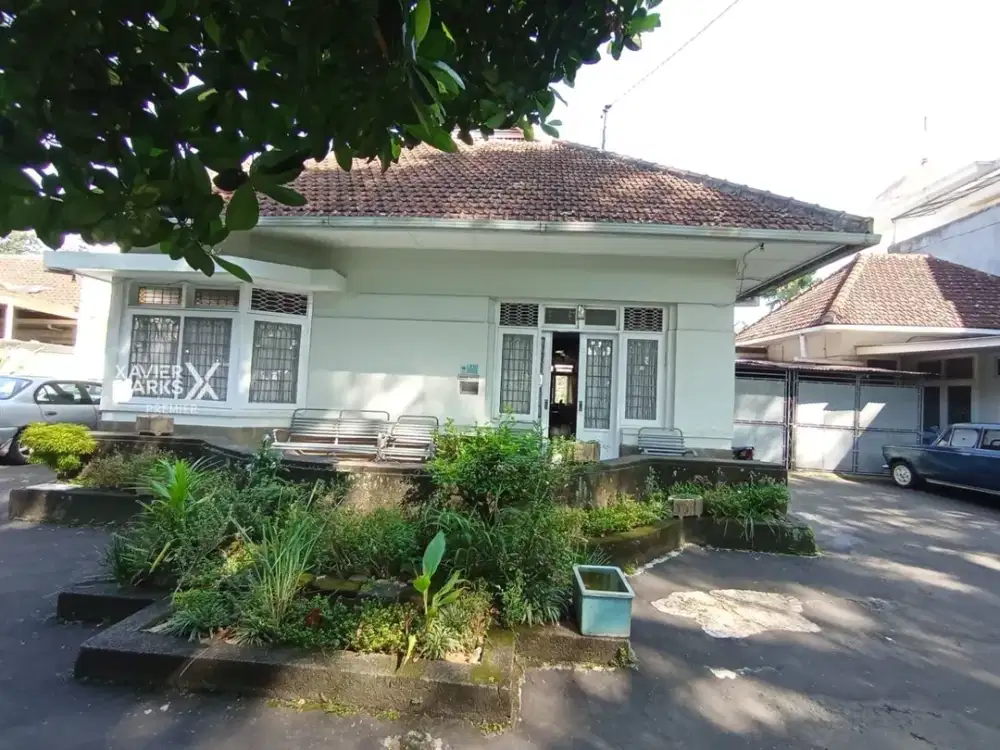 DIJUAL Rumah Vintage / Klasik di Jalan Raya Ijen — Lokasi Premium