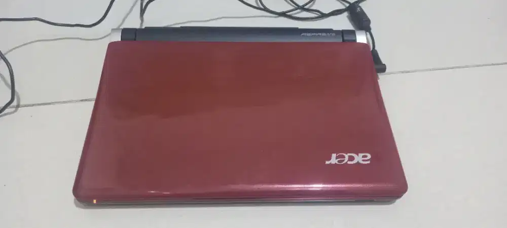 Netbook Acer Aspire One  ZG8 atau seri D270.