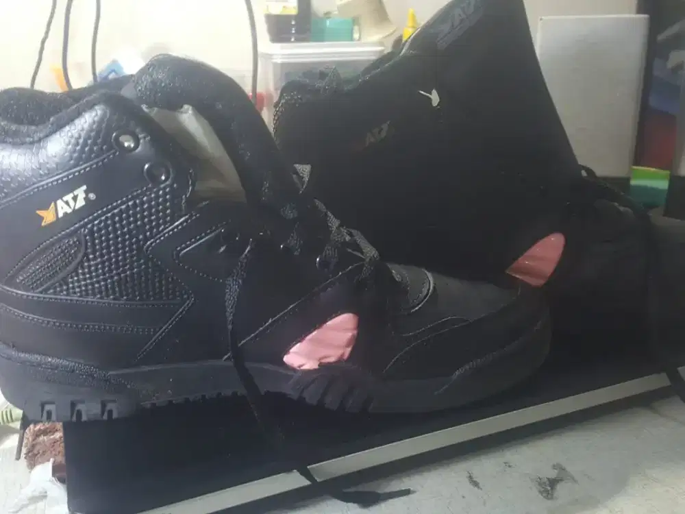 Jual sepatu hitam size 40