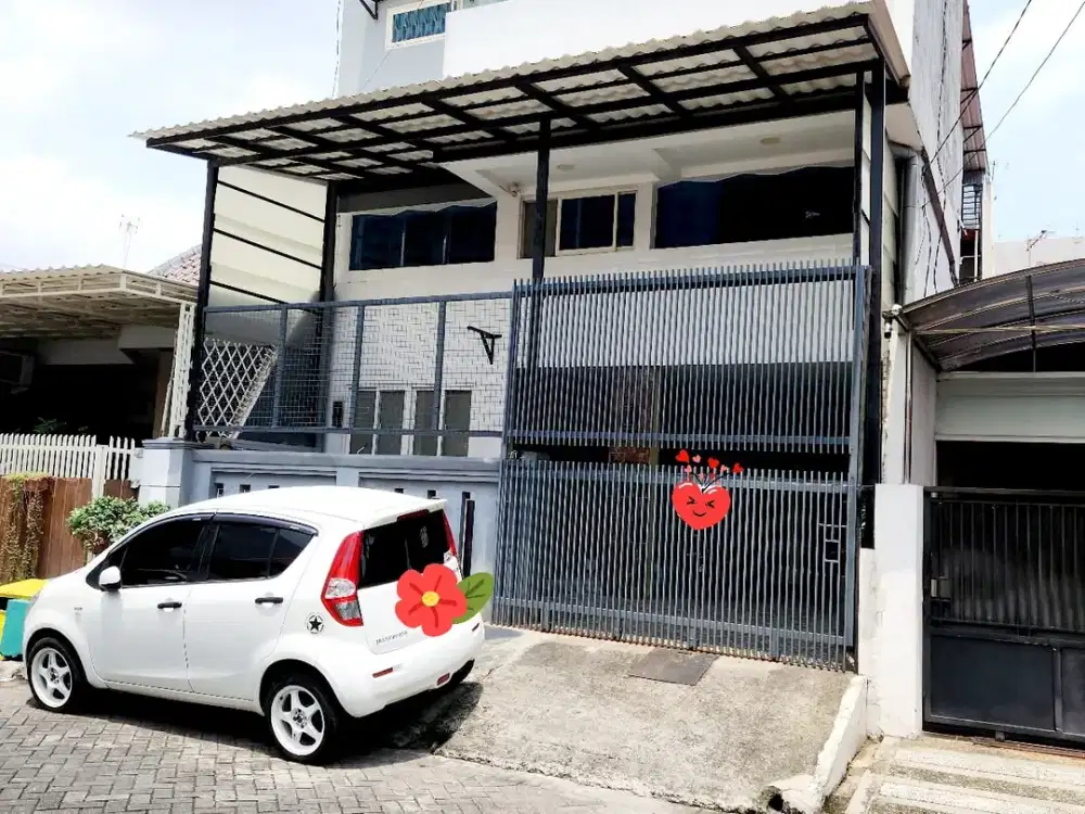Jual Cepat Rumah Kos 3Lt 14 Kamar Kokoh Terawat, Row Jalan 3 Mobil di Rungkut Surabaya siap omset...