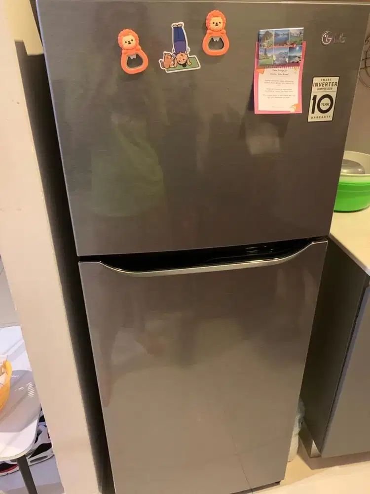 LG lemari es 1 pintu atas bawah