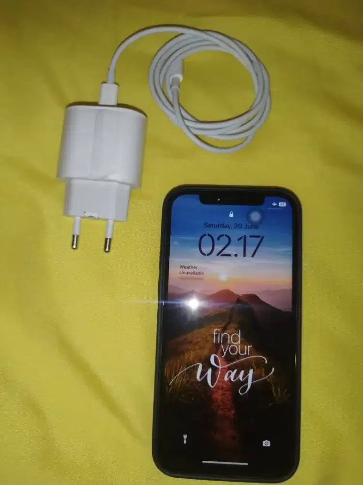 iPhone 12 - 64 Gb inter second ( Unit + Charger saja ) Bh : 72 %