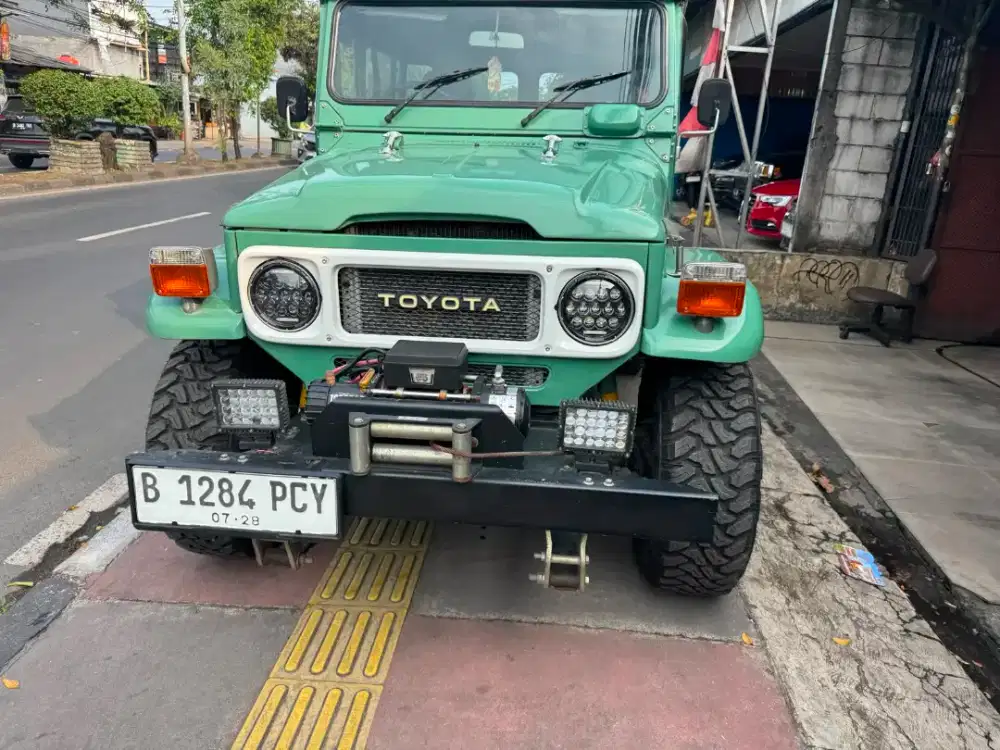 Toyota hardtop fj40 thb1980 4x4 bensin baru kelar restorasi
