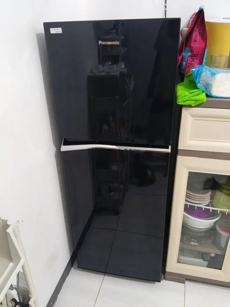 Jual kulkas Panasonic kondisi mulus