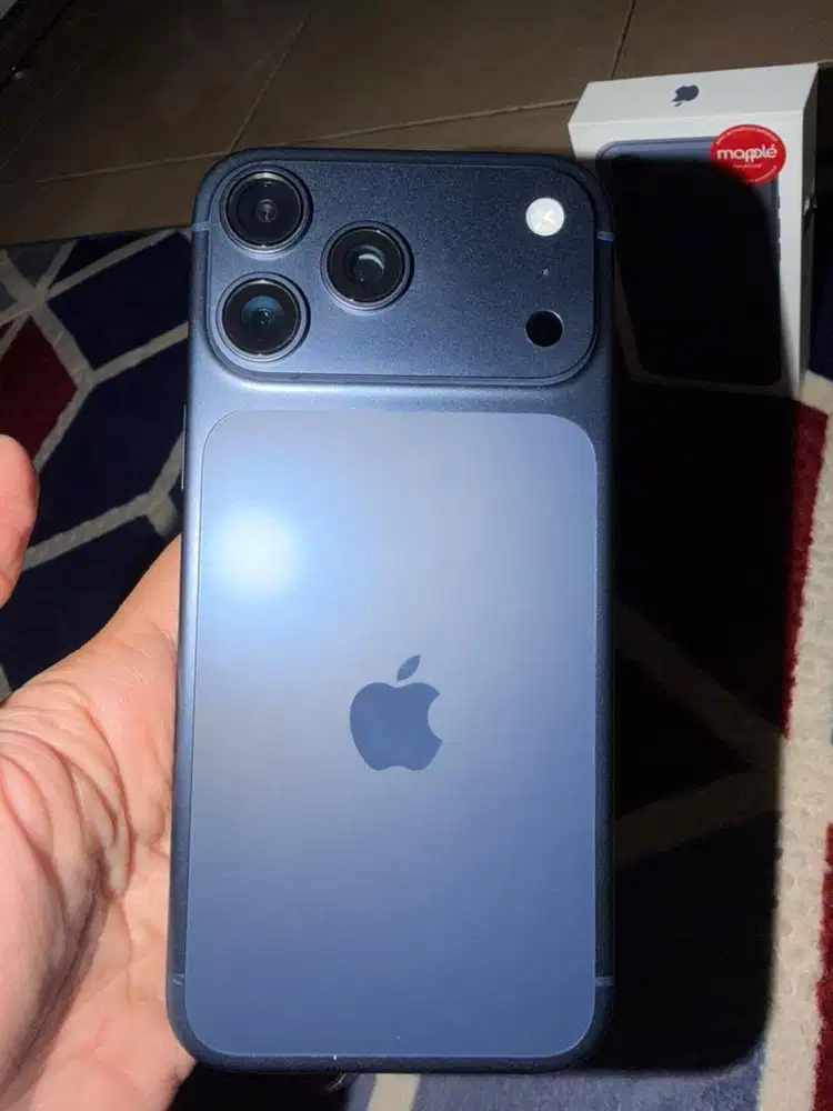 Iphone 17 promax 256 navy