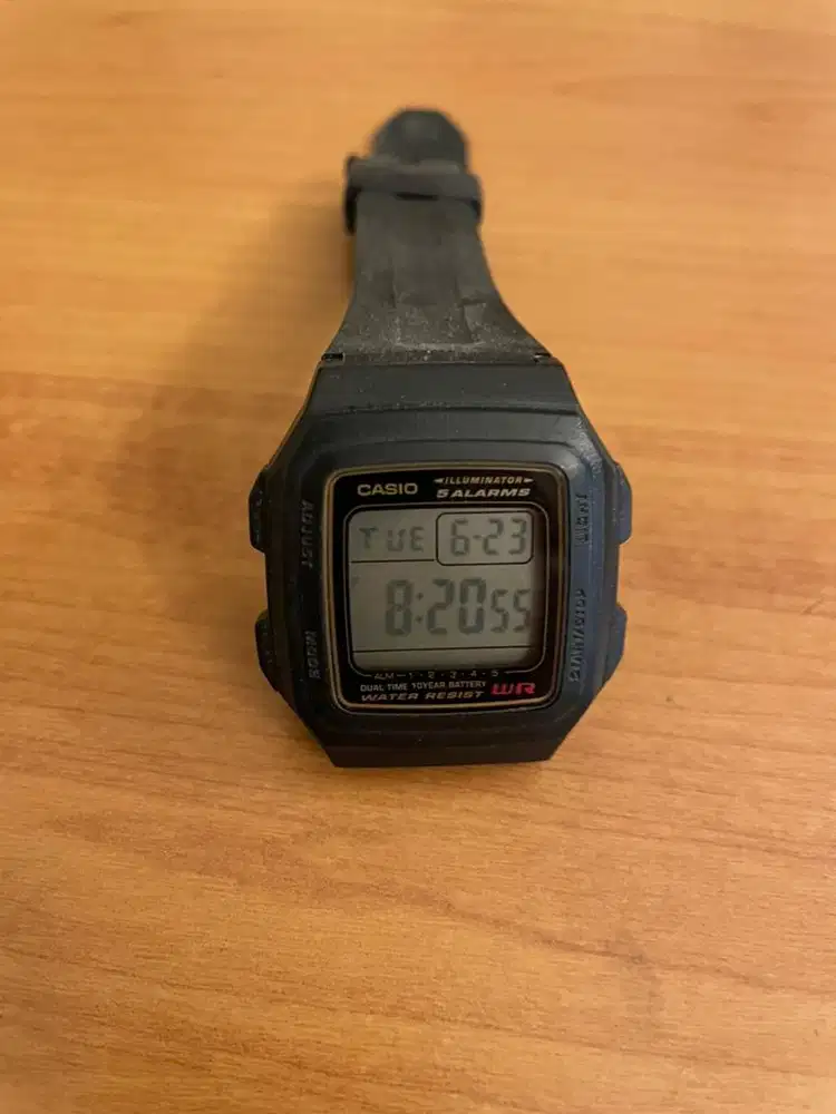 Jam casio hitam