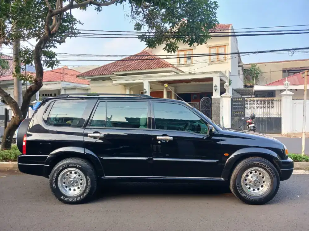 Suzuki Grand Escudo XL7 A/T Tahun 2004 Full Orisinil Luar Dalam