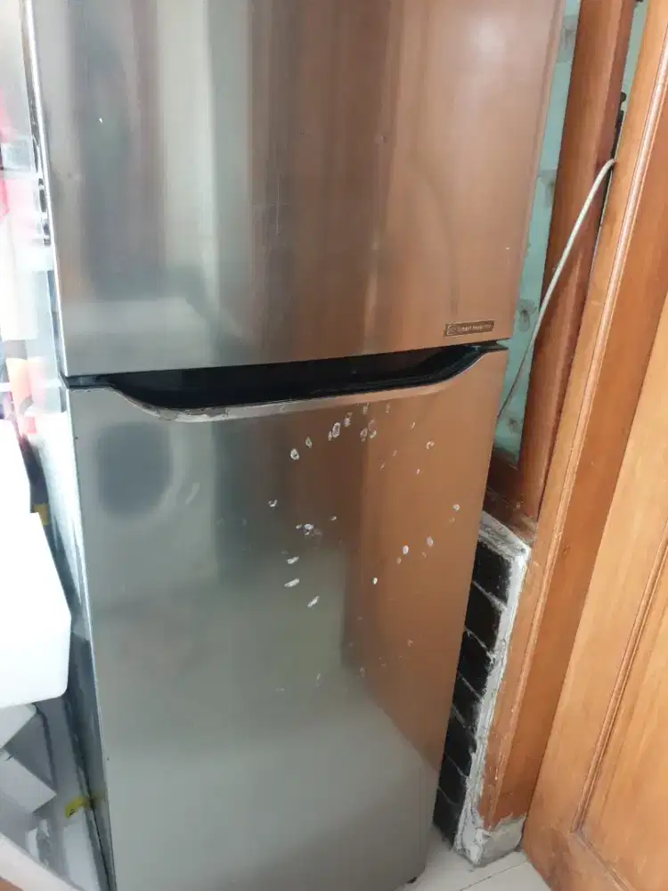 Dijual kulkas 2 pintu bekas