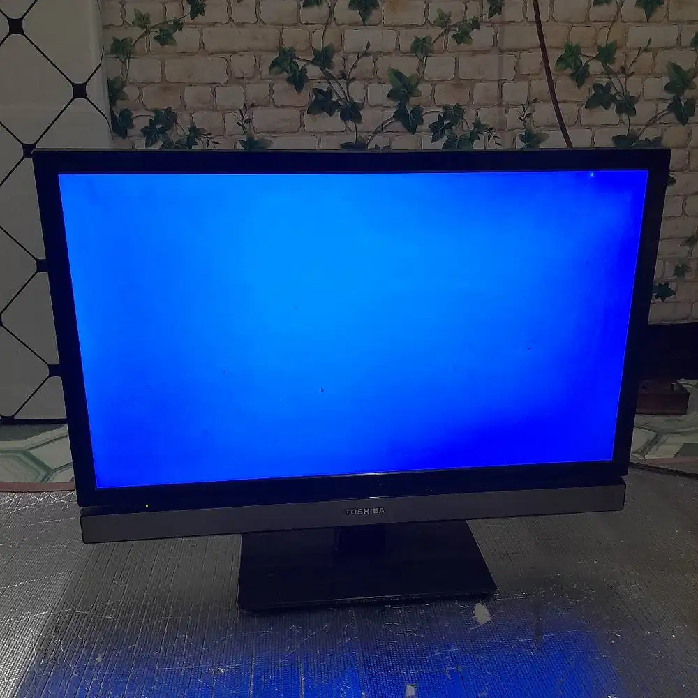 Mau jual nih TV LED TOSHIBA 22 Inchi