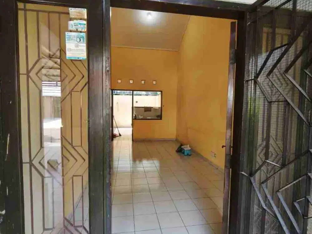 DISEWAKAN CEPAT RUMAH RAPI SIAP HUNI  DI SUTERA KIRANA ALAM SUTERA