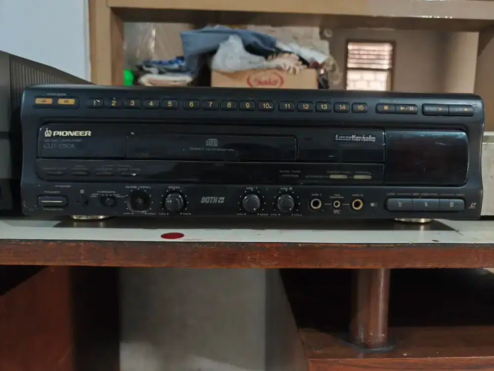 Barang koleksi Laser Disc Pioneer kondisi mati