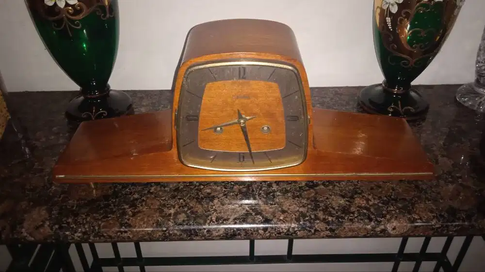 Jam Meja dari Kayu Jati
