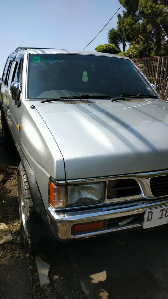 Mulus Terawat ! Nissan Terrano Granroad 2.4 Warna Silver Tahun 2000