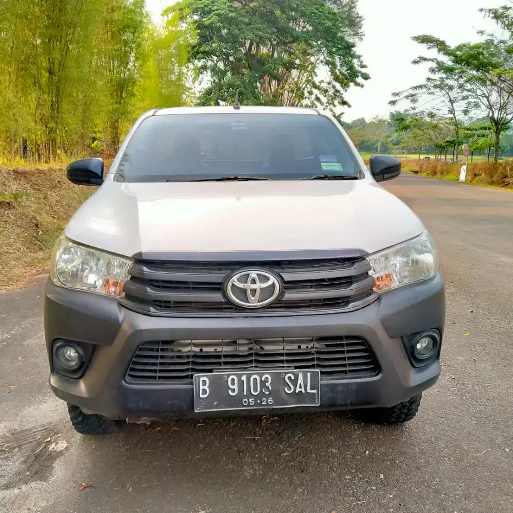TOYOTA HILUX SC 2.4 4X4 MT 2021
