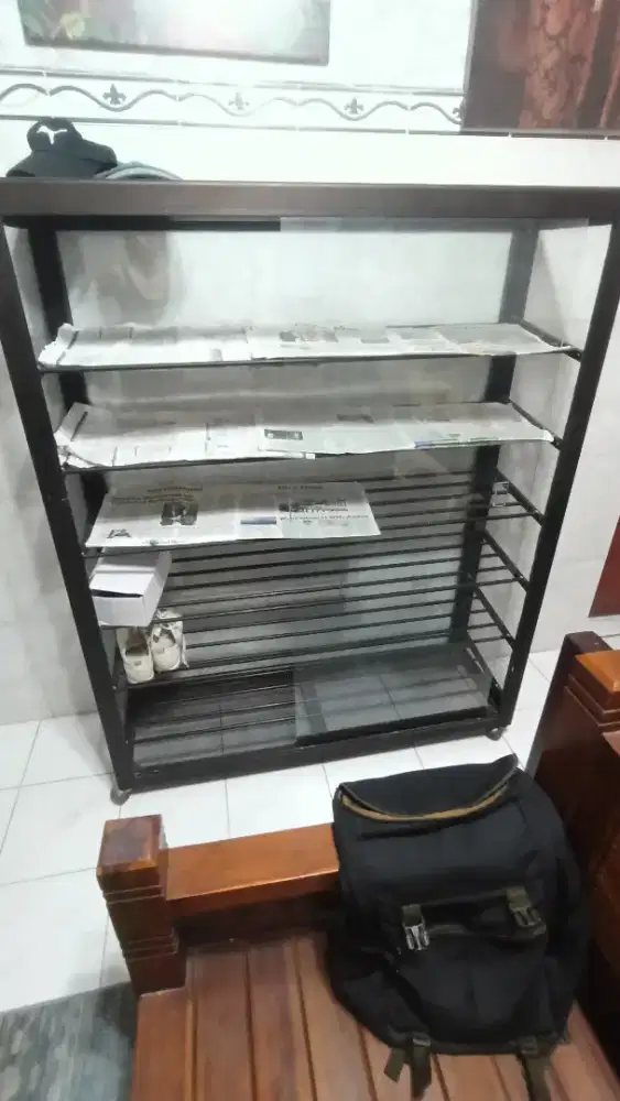 Rak sepatu aluminium