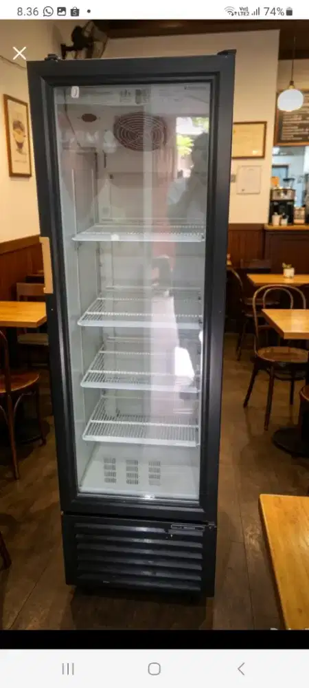 showcase pendingin minuman