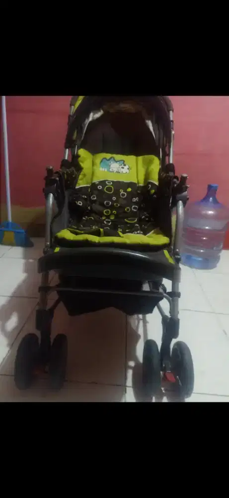 Stroller bayi Lipat