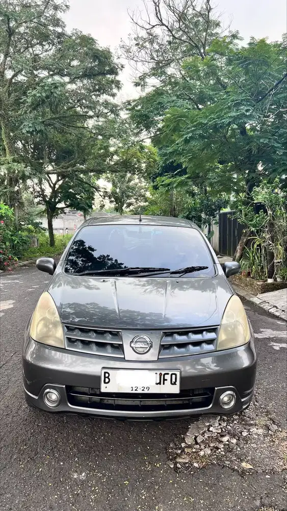 Grand Livina 1.5 Ultimate AT 2009