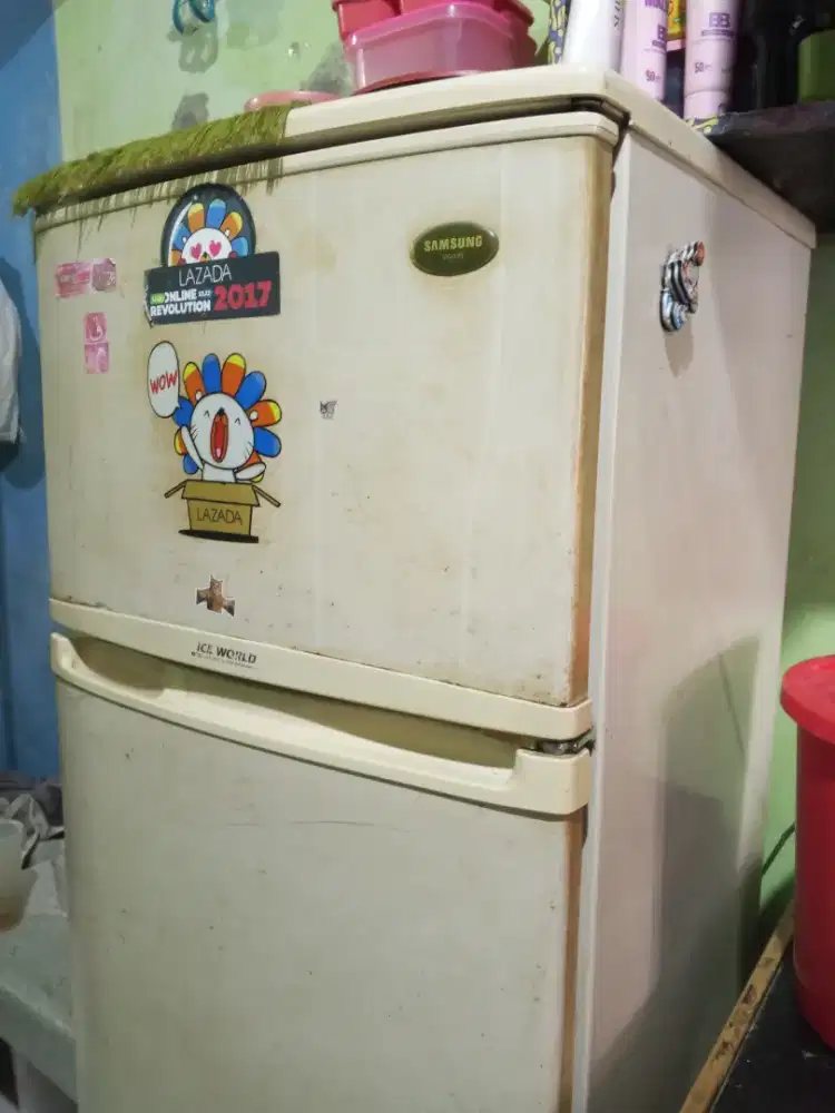 KULKAS BEKAS MOHON DIBANTU