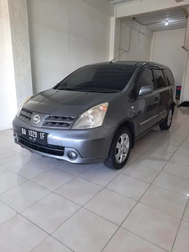 Grand Livina Matic 1.5 XV Thn 2010. Rancak