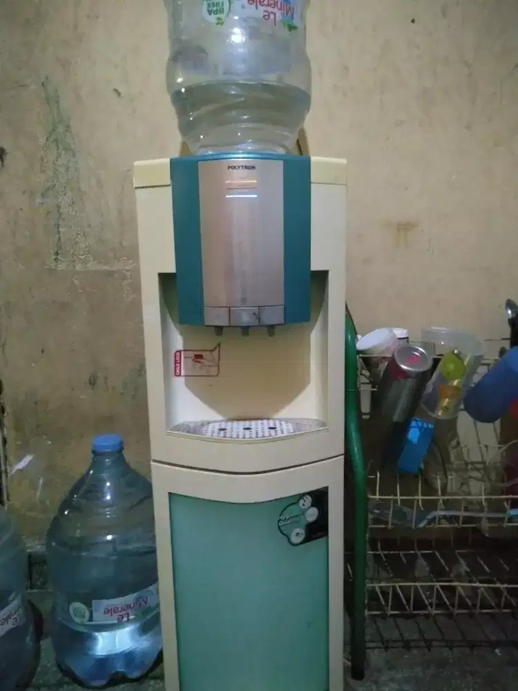 Dispenser polytron kompresi galon atas