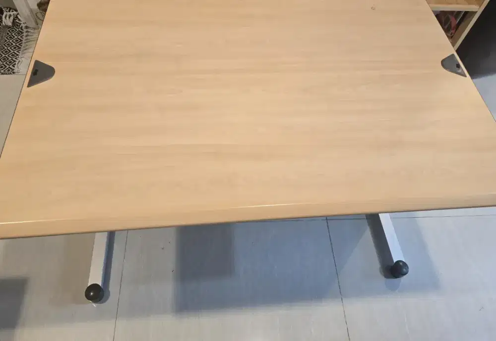 Meja Kantor Modera, kaki besi dan kokoh ukuran 120