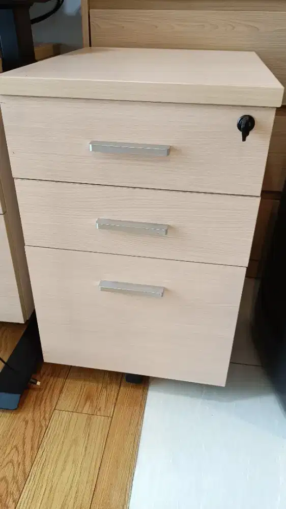 Lemari penyimpanan / Nakas / Drawer / Laci 3 susun motif kayu