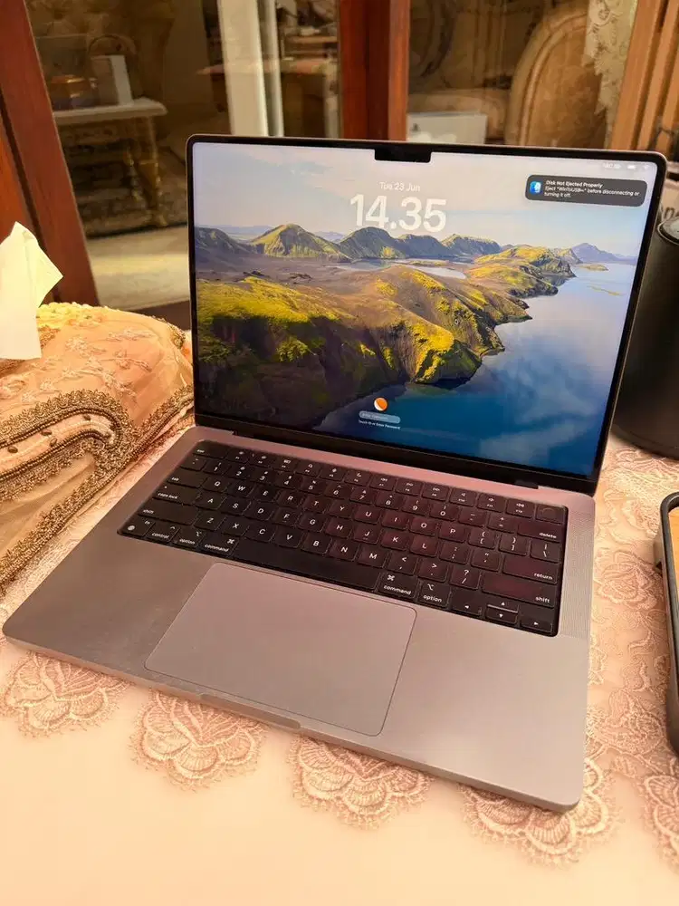 Macbook pro m2 16gb 512gb
