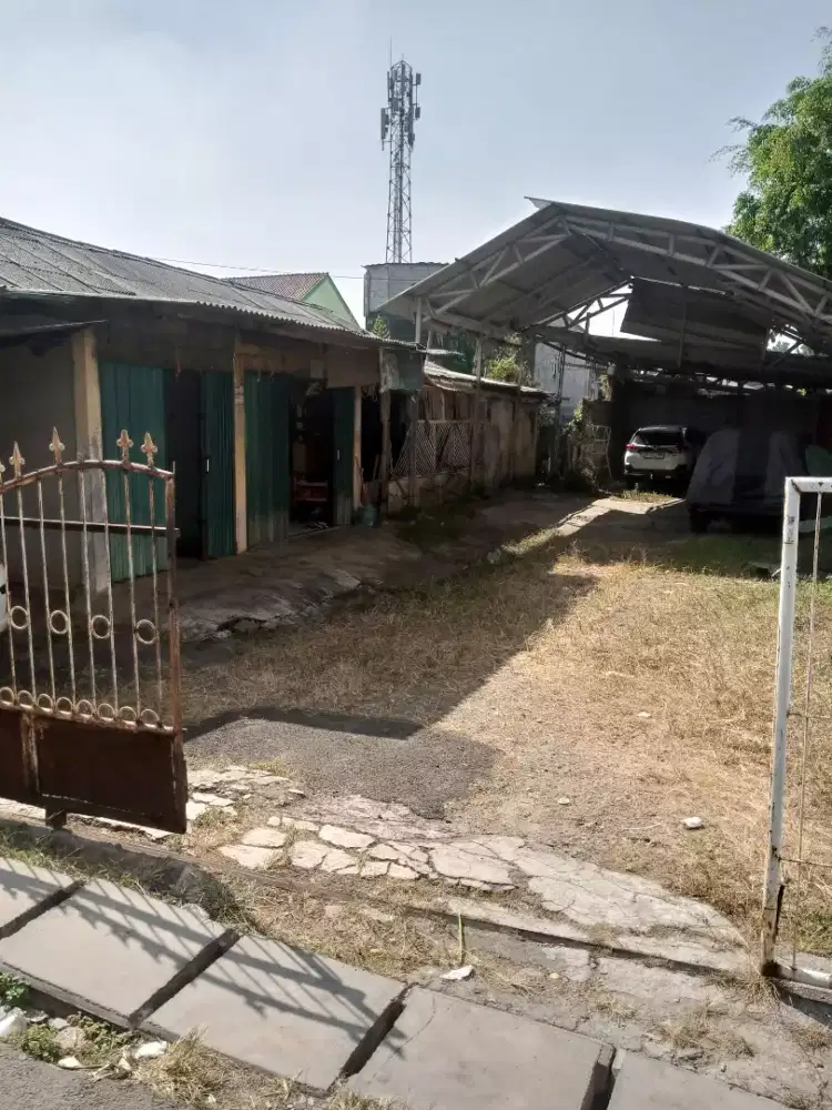 Di kontrakan rumah tahunan