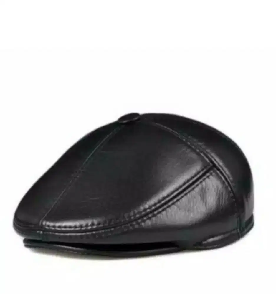 Topi pet kulit hitam