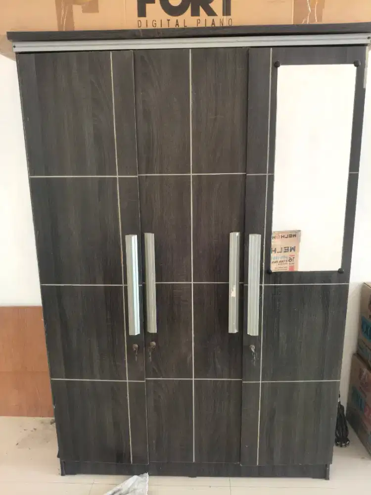 Lemari kayu 3 pintu