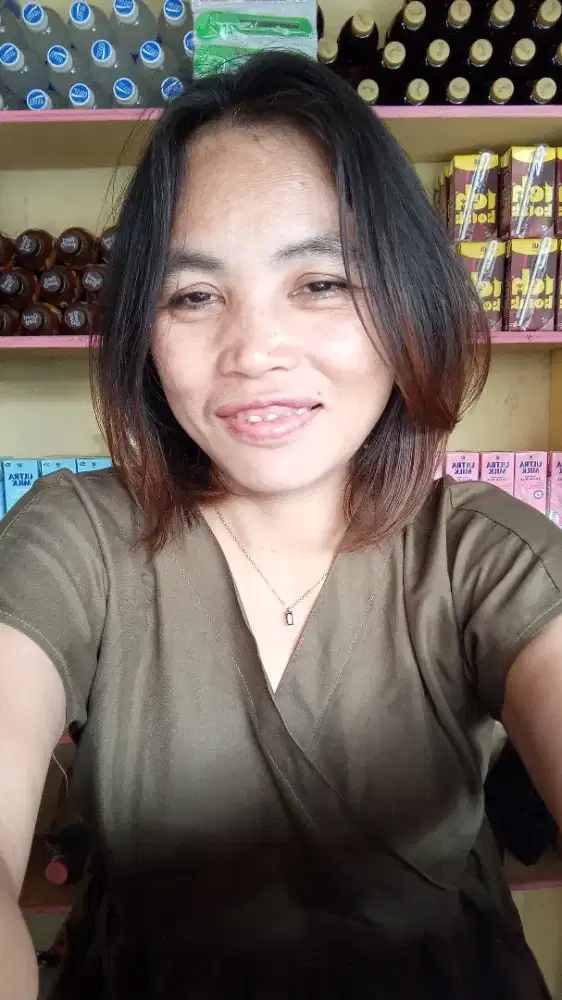 Aku lagi cari kerja urus lansia atau art  usia 42