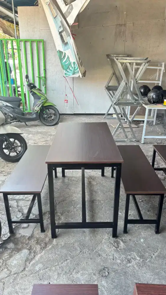 Paket Meja Cafe Industrial Modern