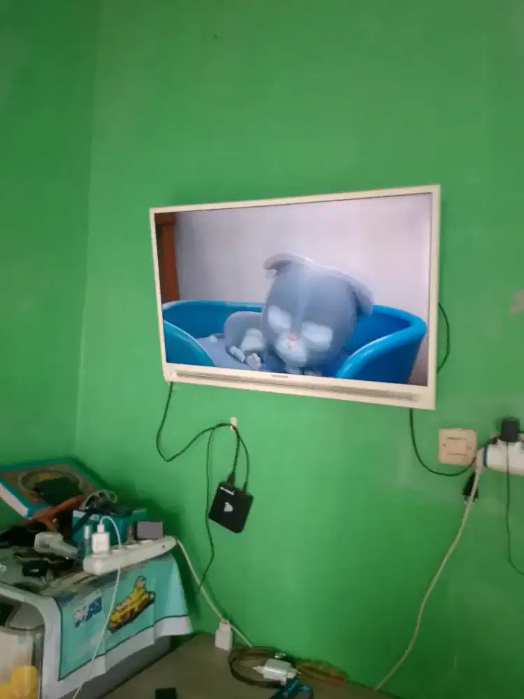 SHARP Aquos 32 inch