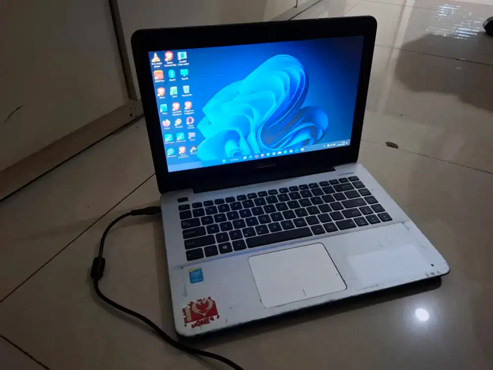 ASUS X455L - Intel i3 4030U, SSD 128 GB, RAM 4 GB DDR3L