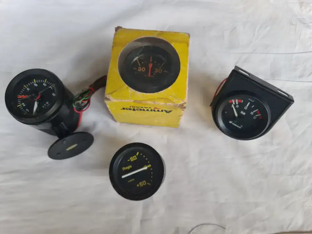 Amper meter2x, rpm meter, Volt meter