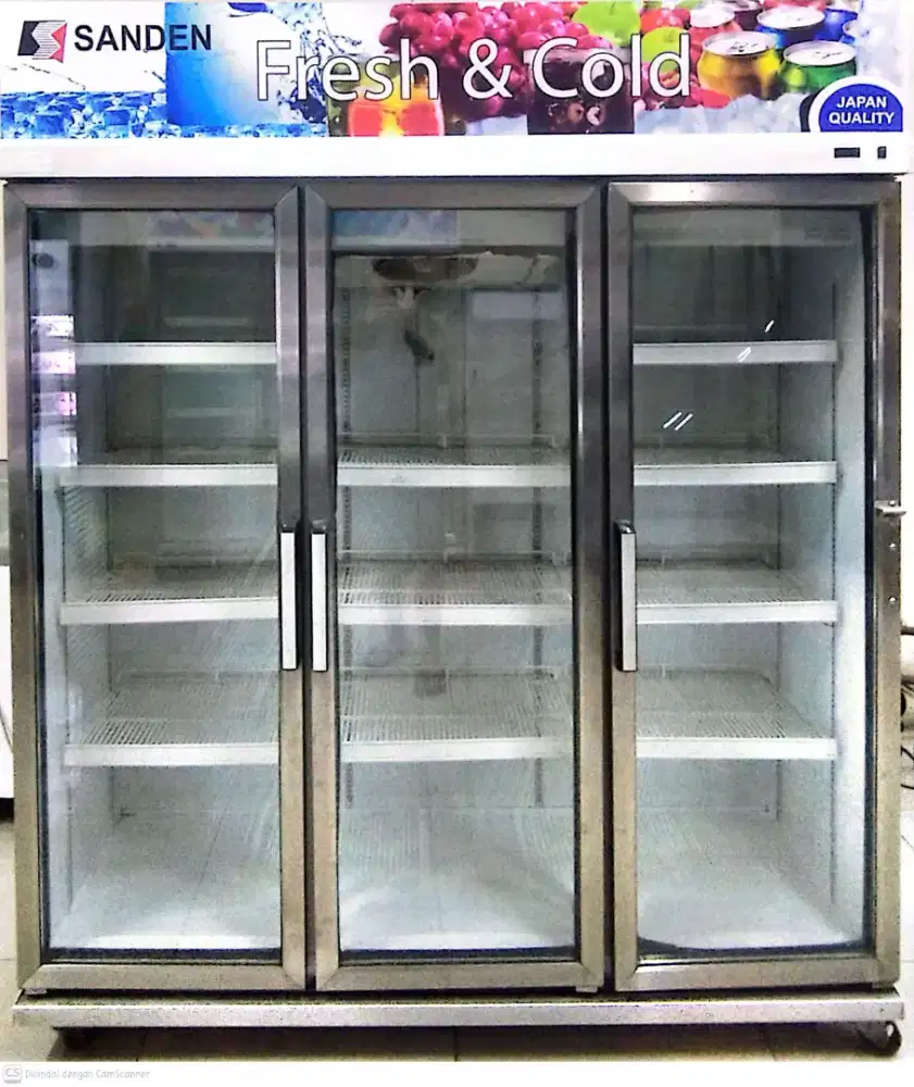 showcase/chiller 3 pintu merk sanden