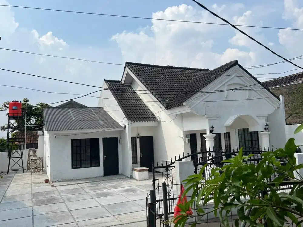 Dijual Cepat! Rumah Luas dengan Bangunan Tambahan di sukamaju baru