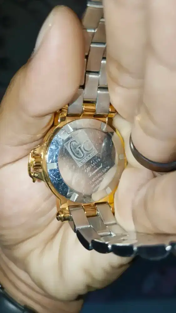 Jual aja udah gak di pake jam tangan  GUESS COLLECTION