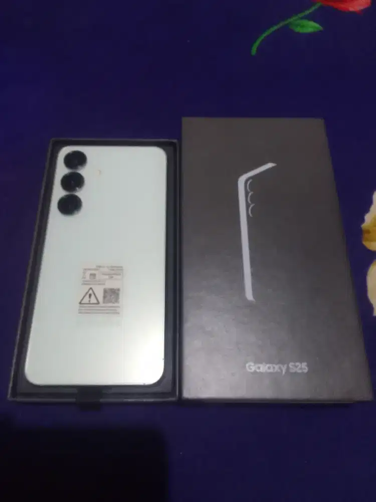 Samsung s25 12/512gb