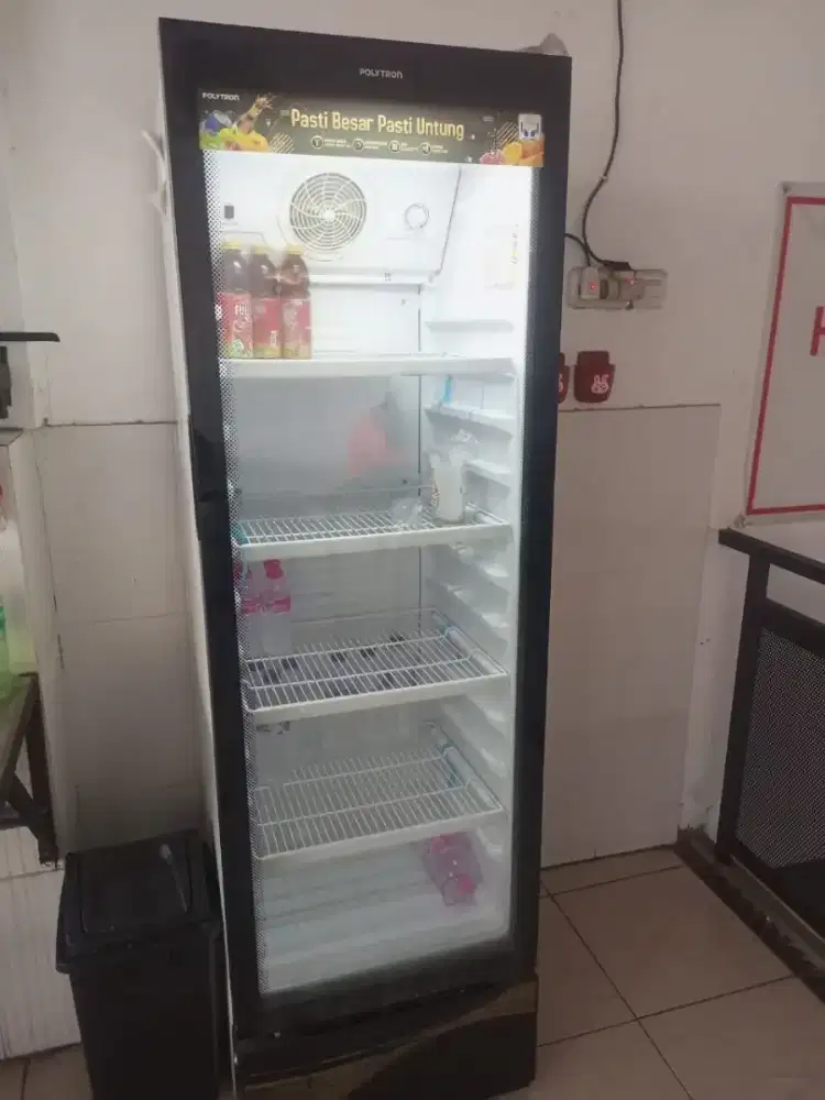Showcase POLYTRON 285 Liter
