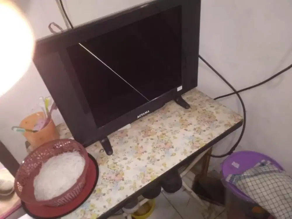 butuh uang segera d jual tv 17 inch merk aoyama